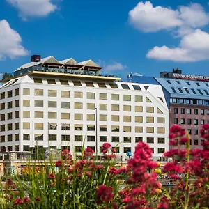 מלון Radisson Red Hotel, ****
